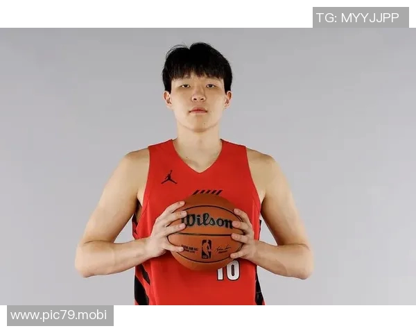 开拓者官方:杨瀚森背部酸痛,明日对阵公牛出战成疑 开拓者官方:杨瀚森背部酸痛,明日对阵公牛出战成疑